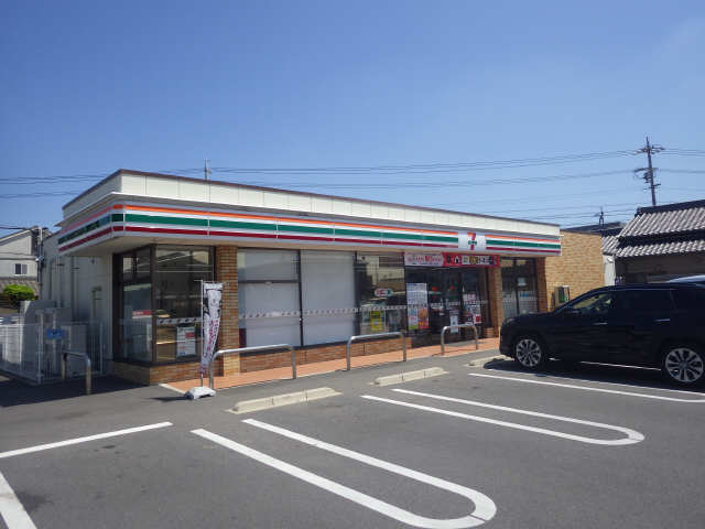 セブンイレブン　徒歩４分